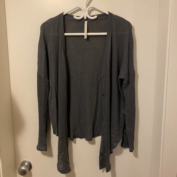 Aritzia The Group by Babaton Taurus Longsleeve w/ tie-front Sz S - Picture 2 of 5